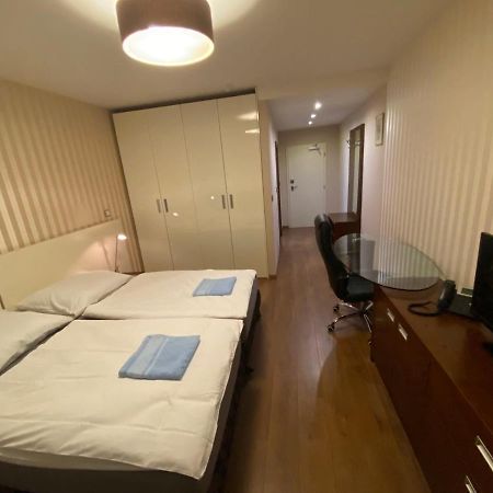 Golden Fish Apartmany Xia Pilsen Exterior photo