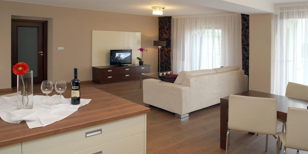 Golden Fish Apartmany Xia Pilsen Exterior photo