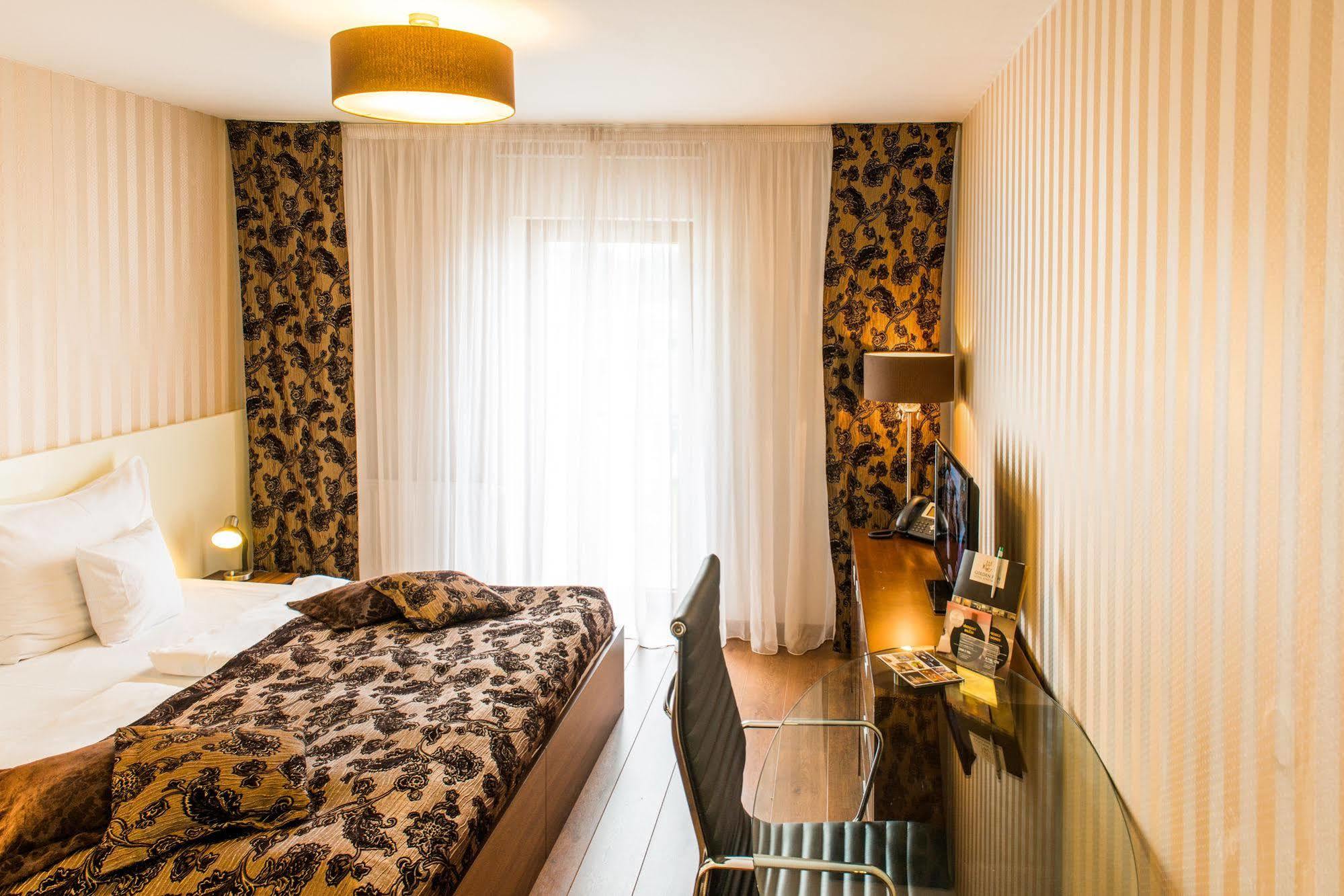 Golden Fish Apartmany Xia Pilsen Exterior photo