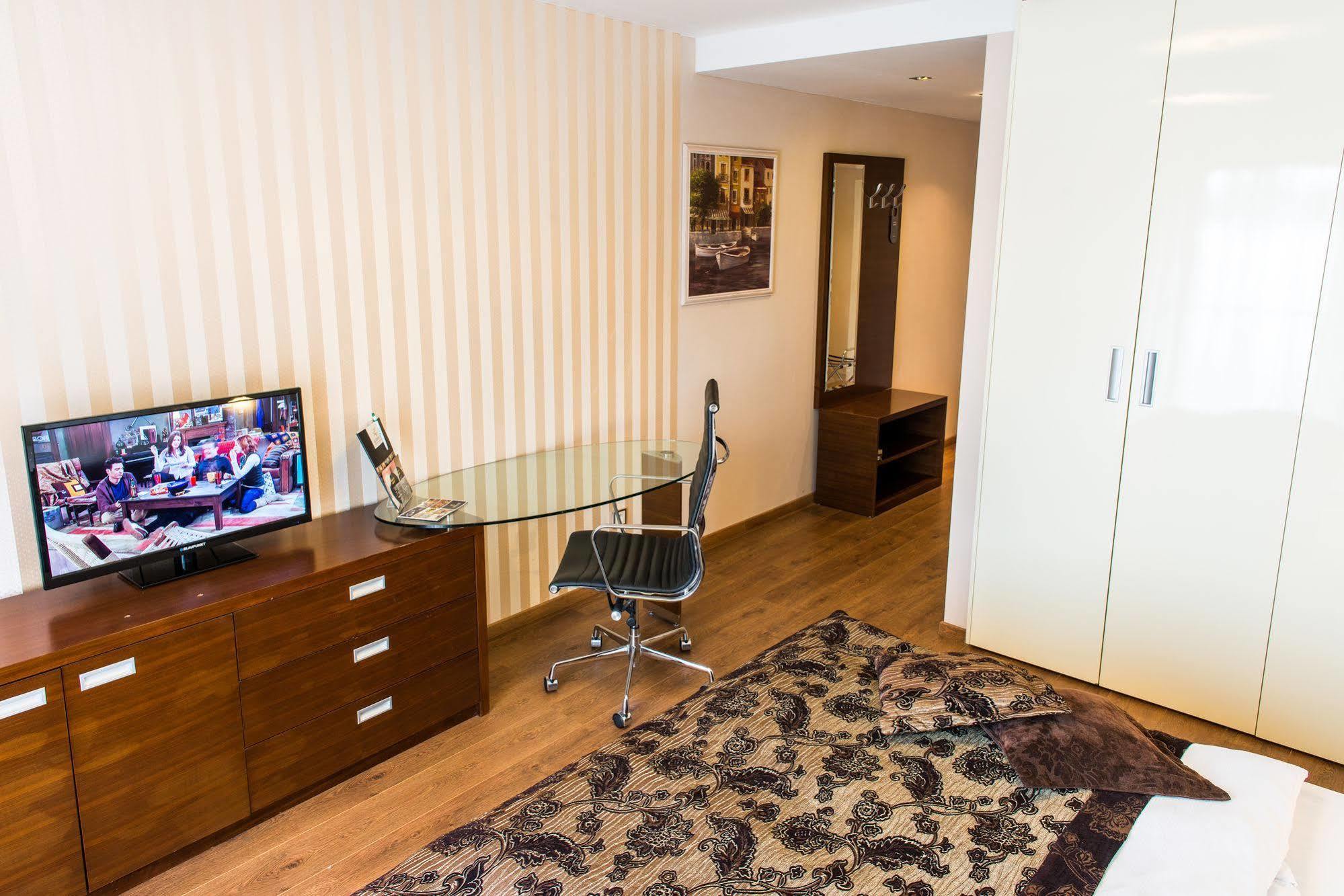 Golden Fish Apartmany Xia Pilsen Exterior photo