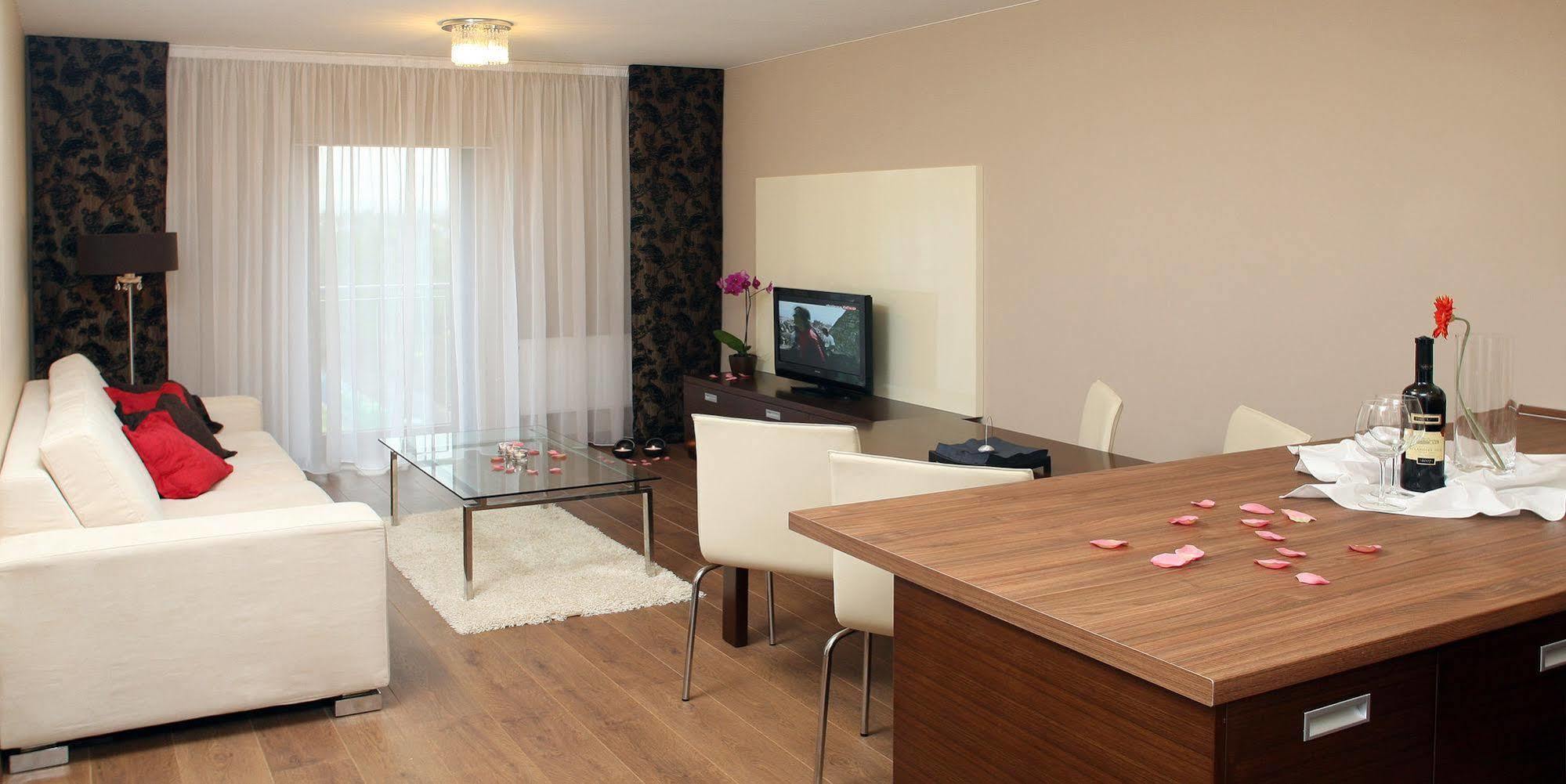 Golden Fish Apartmany Xia Pilsen Exterior photo