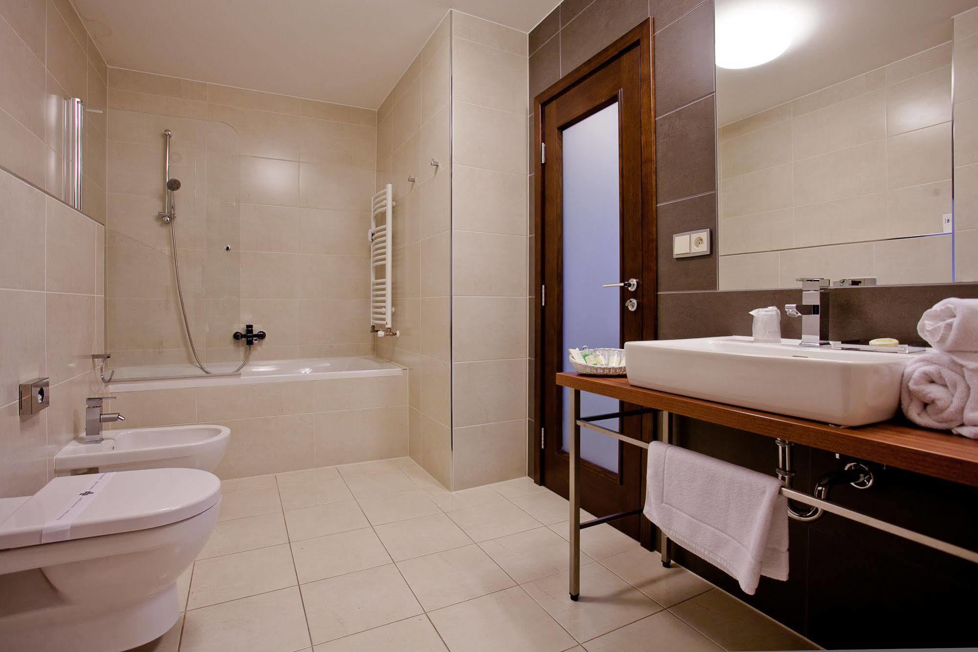 Golden Fish Apartmany Xia Pilsen Exterior photo